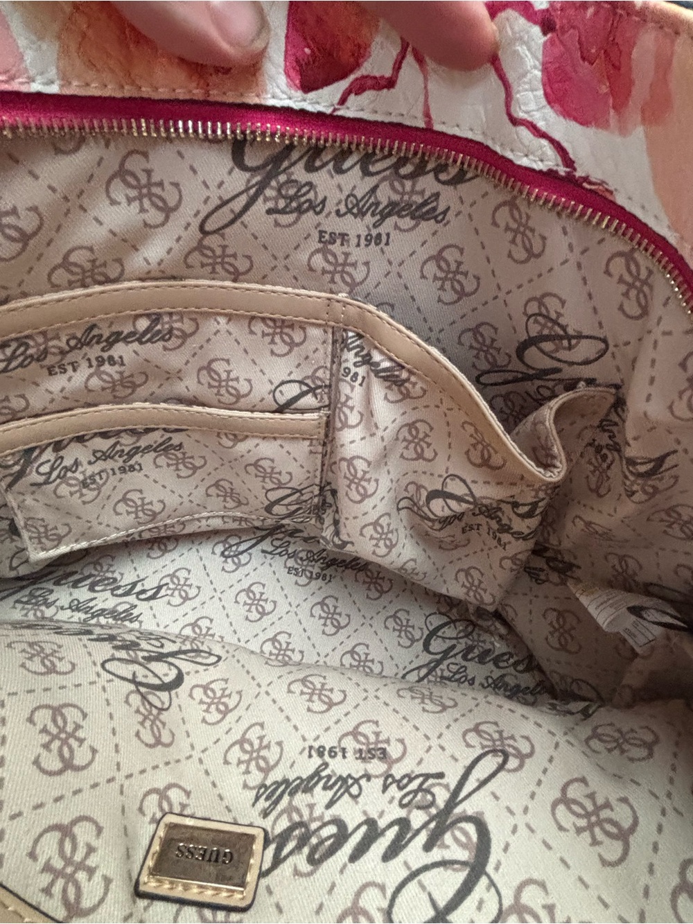 🌸 Stunning GUESS Watercolor Floral Small Tote 🌸 - Picture 4 of 4